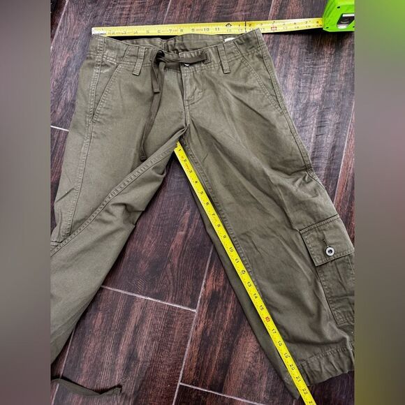 Levi’s jeans Capri chinos Olive Green Cargo Pants NWOT sz S - Picture 3 of 8